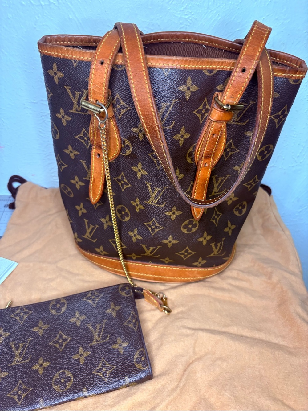 Louis Vuitton Monogram Bucket Bag with Chain Pouch - Brown/Tan - Picture 3 of 5